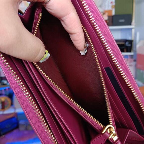 New in Box Prada Tessuto Leather Large Zip Wallet w/ Authenticity card - Picture 11 of 13